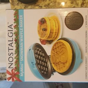 NOSTALGIA My Mini Snowman Waffle Maker